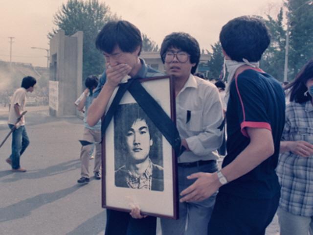 대만 특파원이 찍은 '이한열 장례식' 현장사진 32년 만에 공개