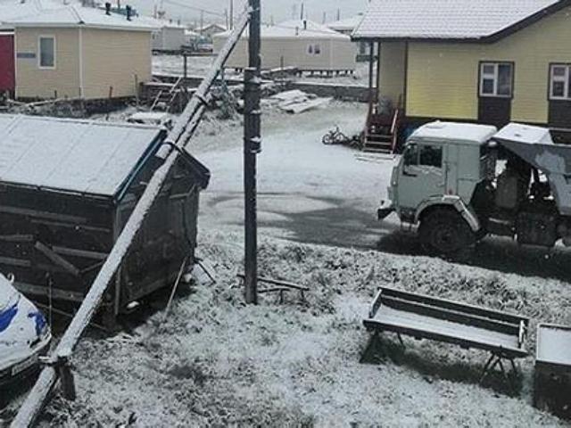 펄펄 끓는 이상고온에 1㎝ 눈까지…러시아 기상이변 속출