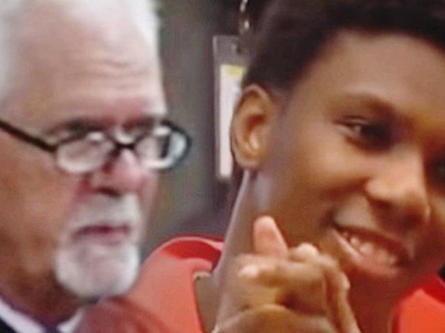유족 앞에서 끝까지 웃던 미성년 살인범… 참다못한 판사가 내린 판결