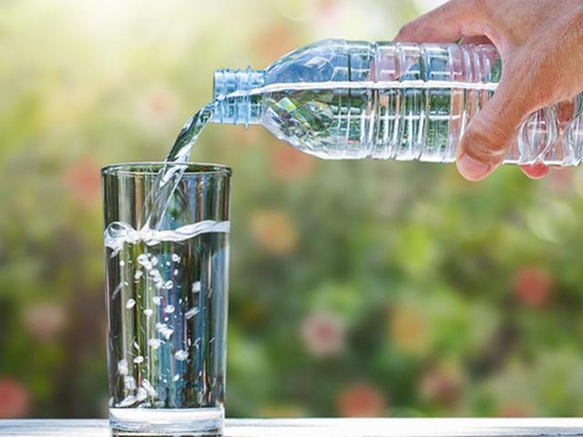 하루 2ℓ 물 마셔야? 차가운 물을 해롭다?… 현명한 ‘물마시기’ 요령