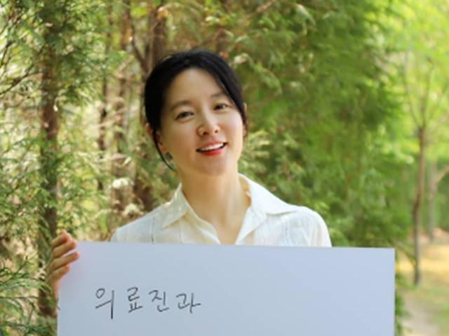 "나는 <strong>엄마</strong>, 행복한 사회되길" 이영애, 이승만기념관 기부 논란에 해명