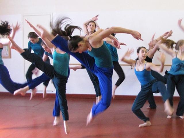 한 줄기 빛… 갇힌 몸을 열다 : 교정 교화 지향의 해외 춤 활동