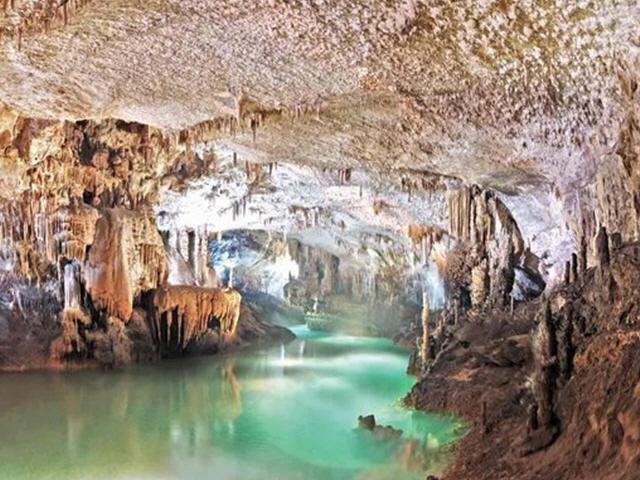 신비한 이색 여행! 세계 유명 동굴 10