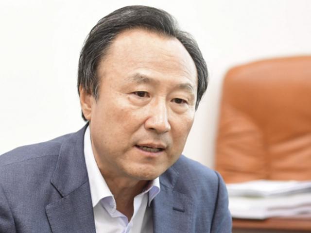 '불법 정치자금 수수' 홍일표 벌금 1,000만원 선고···<strong>의원직 상실</strong>
