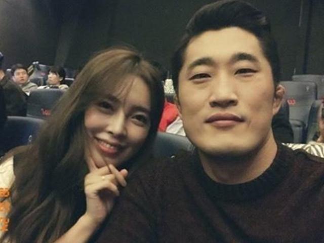 <strong>김동현</strong>, 미모의 아내와 달달 데이트..연예인 뺨치는 외모