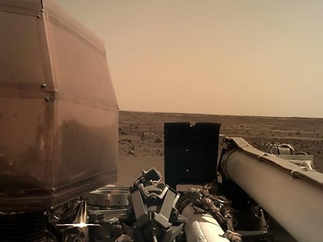 인사이트호, "무결점" 착륙…2년간 화성 '속살' 탐사한다
