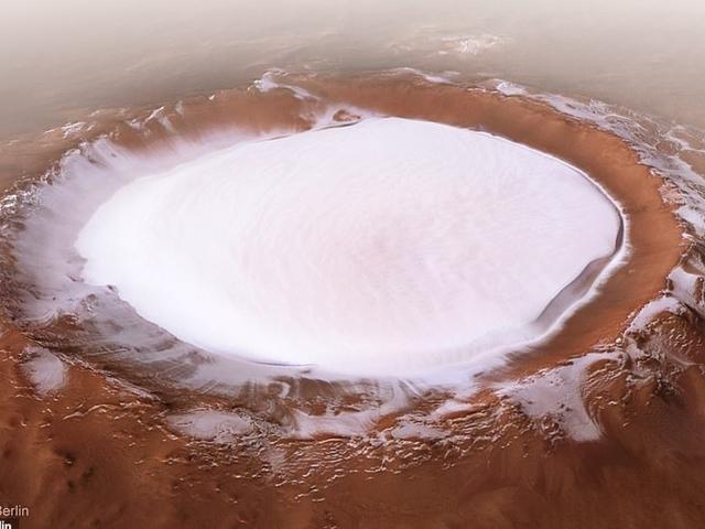 <strong>화성</strong>에서 온 ‘크리스마스 카드’…지름 82㎞ 운석구덩이 포착