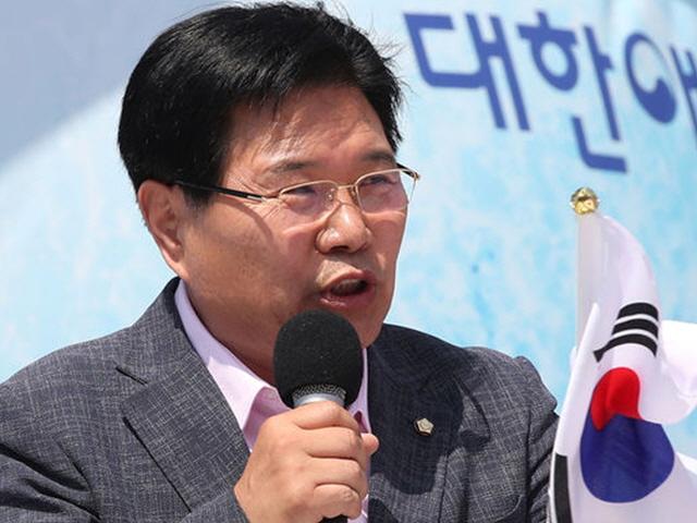 <strong>홍문종</strong> "태극기 아우르는 신공화당 창당…9월부터 본격 활동"
