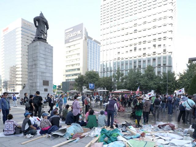 서울시는 애국당 불법<strong>천막</strong>을 왜 오늘 철거했을까?