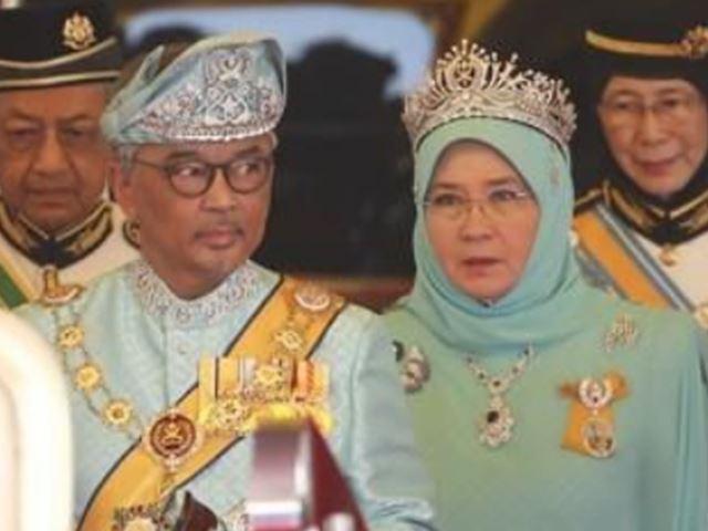 말레이 <strong>왕비</strong>, 모욕 혐의 트위터리안 체포에 "여긴 자유국"