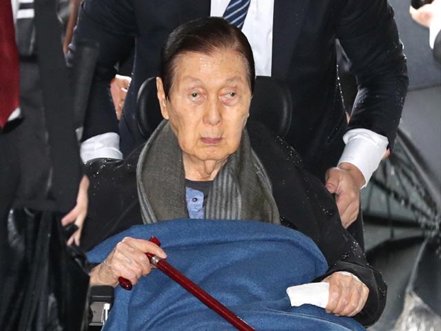 `97세 신격호` 수감생활 안 한다… 檢 “질병악화·사망위험”