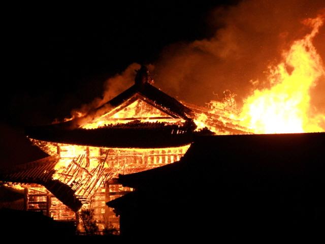 <strong>세계</strong>문화유산 오키나와 슈리성 화재···주요 건물 전소
