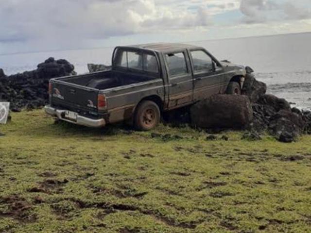 <strong>칠레</strong> 이스터섬 모아이 석상, 트럭에 들이받혀 '와르르'