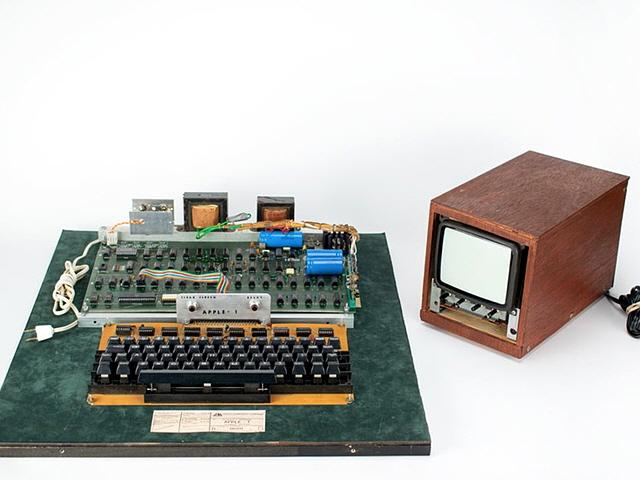스티브 <strong>잡스</strong>가 1976년 만든 ‘애플-1’ 컴퓨터, 6억원에 낙찰