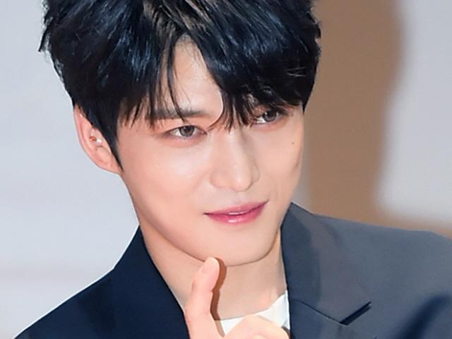 <strong>김재중</strong>, 선 넘은 <strong>만우절</strong> <strong>장난</strong>…2차례 사과에도 분노한 대중