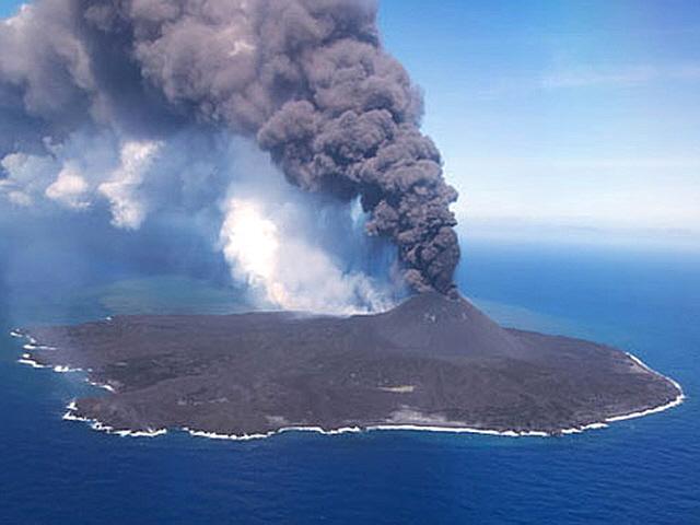 세계서 가장 어린 해저화산 폭발…日 영해 확대 ‘횡재’