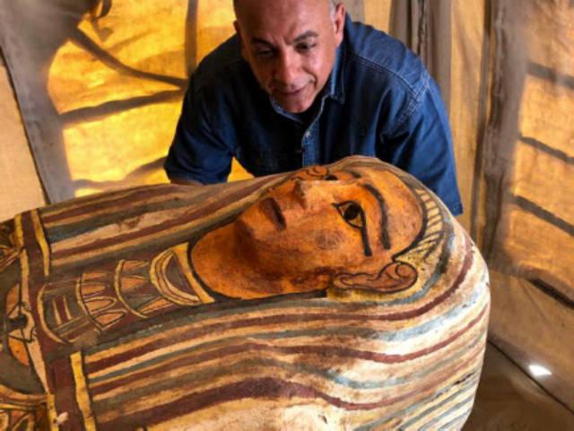 이집트 사카라의 11m 깊이 우물에서 2500년 된 27개의 관 나와