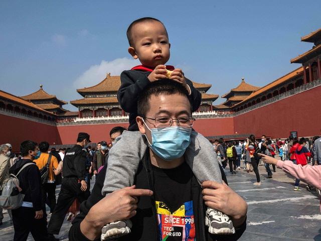 중국 국경절 6억명 대이동…마스크 안 쓰고 다닥다닥