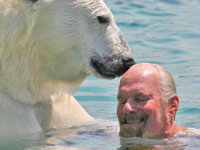 세계에서 유일하게 ‘<strong>북극곰</strong>’과 산다는 남성이 공개한 놀라운 사진