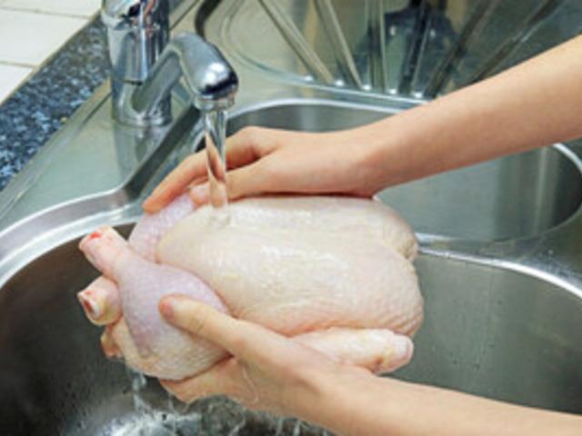 “닭고기 물에 씻어 조리하나요?”