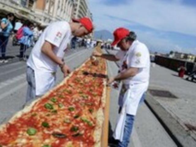 "나폴리에선 <strong>피자</strong>를 이렇게 팔아요!"
