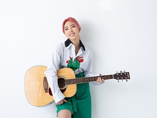 <strong>이효리</strong>의 기타로 꿈을 이룬 그 소녀, 정예원의 악기 기부