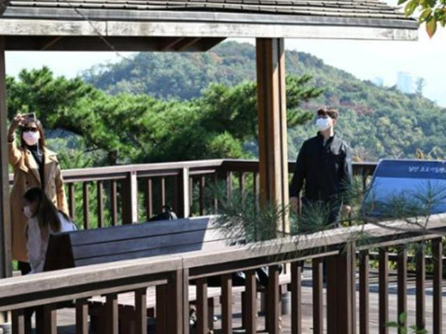 "저쪽은 안 됩니다"... 남산공원 '포토존'서 사진 못 찍게 된 이유는?