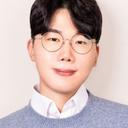 現) 주식회사 밸류에듀리서치 대표이사 - 반도체, 디스플레이, 2차전지 관련 해외 논문 저자 (10편 이상) - 한국반도체학술대회 초청연사 - 연세대학교, DIGIST 등 학연기관 초청연사 - 증권사 내부 강연 초청연사 前) 대학생연합가치투자동아리 SURI 창립멤버 - 투자 전략 모델링, 글로벌 주식 및 산업 데이터 데이터베이스화, 퀀트 분석 경력 15년 이상 - 삼성증권 영리치 모의투자 대회 1위 등 모의 및 실전투자대회 수상 이력 3회 이상 前) 연세대학교 전기전자공학 학사 前) 연세대학교 전기전자공학 석사 및 박사 現) 네이버 인플루언서 물고기를 잡아 주기보다 물고기 잡는 방법을 알려드리는 콘텐츠가 되기를 희망합니다. 기업 탐방과 자체 데이터베이스, 분석 노하우를 통해 발빠른 정보와 깊은 지식을 나누며 여러분의 투자에 도움이 되어드리면 좋겠습니다.