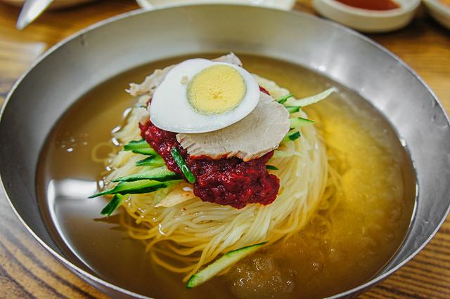 초량밀면, 매콤하고 달콤한 부산의 맛