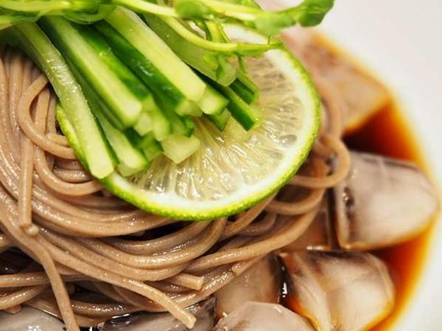 시원한 별미 <strong>면요리</strong> 얼음비빔소바