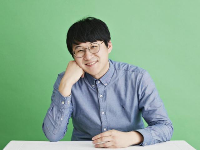 ‘지방시’ <strong>김민섭</strong> “한발 물러서야 질문을 던질 수 있다”