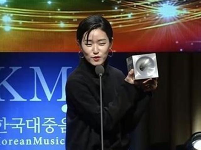 이랑이 시상식에서 트로피를 팔아야만 했던 이유