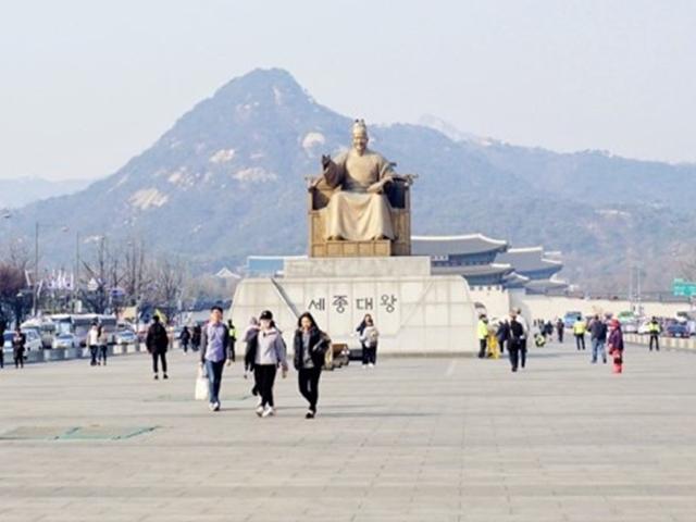 광장, 진짜가 되다