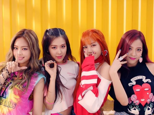 <strong>블랙핑크</strong>, 2NE1과 트와이스 사이에서 길을 잃다
