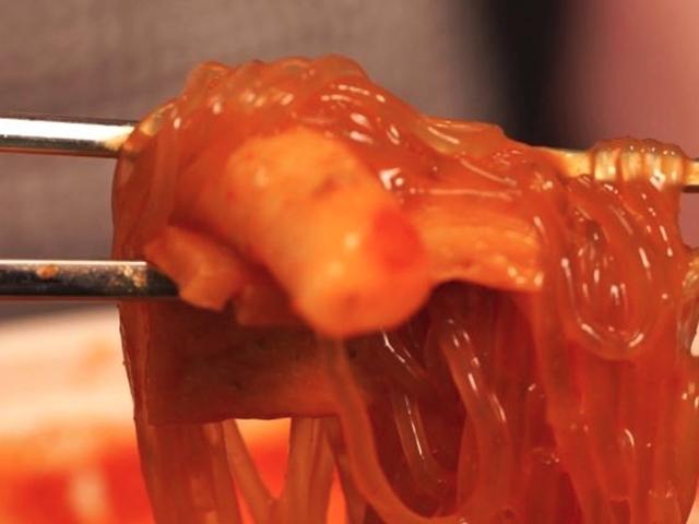 쫀득쫀득 당면을 <strong>떡볶이</strong> 소스에 투하! 당면 <strong>떡볶이</strong>
