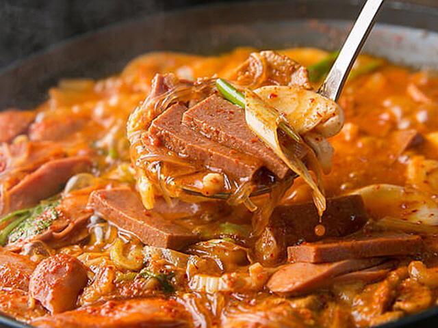 감칠맛의 대명사! 전국 <strong>부대찌개</strong> <strong>맛집</strong> 추천 베스트