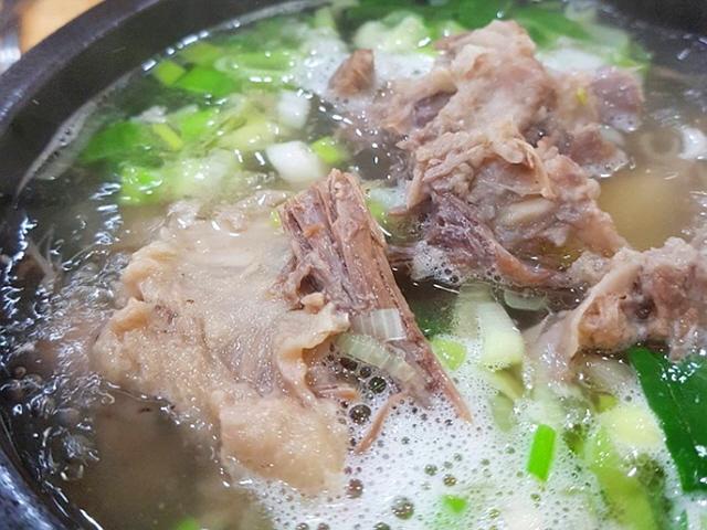 힘이 불끈 겨울철 원기회복 전설의 꼬리<strong>곰탕</strong> 맛집