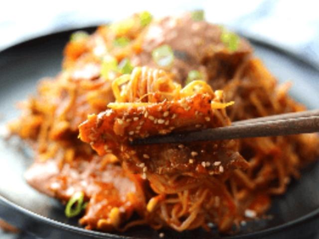 두가지 재료로 이렇게 푸짐하게? <strong>삼겹살</strong> 콩나물<strong>찜</strong>