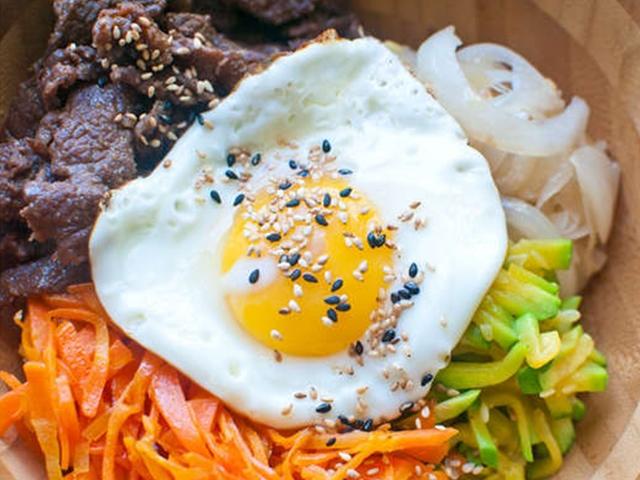 화제의 동화 같은 스페인에서 팔고 있는 그 비빔밥! <strong>윤식당</strong> 간장비빔밥