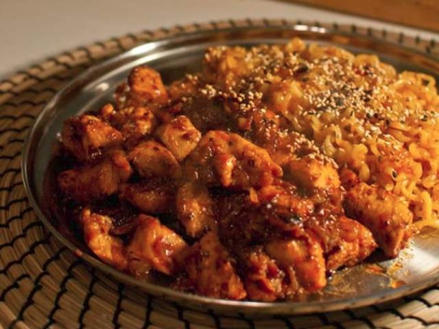 맥주 러버들 모여주세요! 바비큐치킨볶음+라면사리