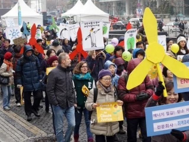 “지구 온도 상승 1.5℃ 밑으로 묶어야”…시민들 <strong>평화</strong>행진 나선다