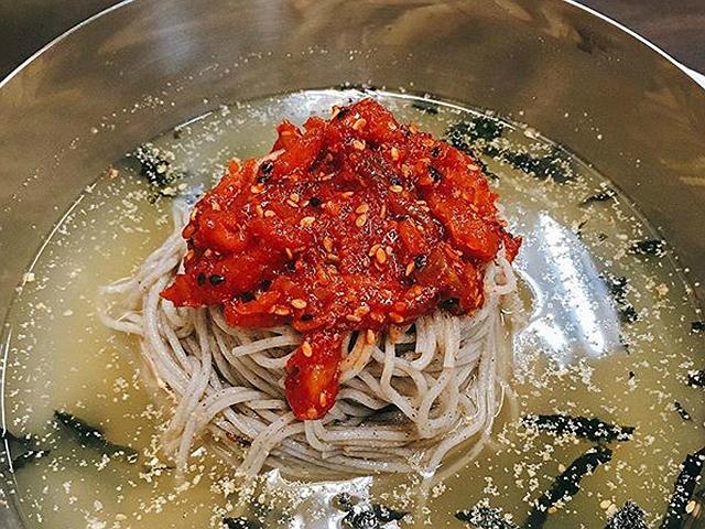 메밀향 가득 코끝까지 새콤한 서울 막국수 <strong>맛집</strong>