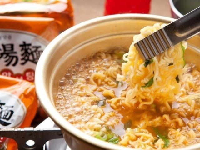 <strong>라오스</strong>에서도 한국의 '매운맛' 라면 인기
