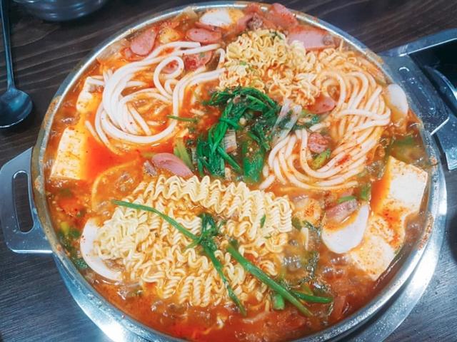 컨버전스의 향연 부대<strong>찌개</strong> <strong>맛집</strong>