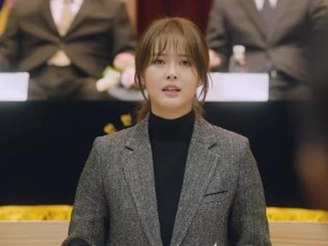 고아라의 턱 : 이를 악물고 현실로 돌진하는 평범한 청춘의 이상