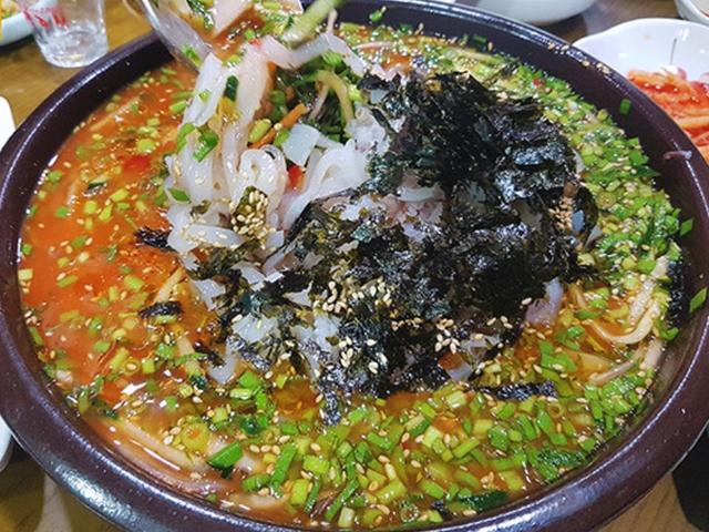 [카드뉴스] 재료도 맛도 지역마다 다 다르다! 전국 <strong>물회</strong> 기행