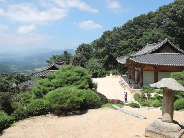 한계단 한계단 오르면 소백산맥의 수려함이 한 눈에