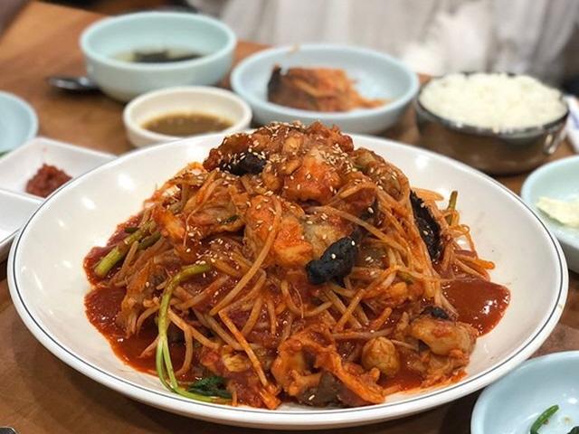 ‘<strong>수육</strong>’ vs ‘찜’ 푸짐한 술친구, 탱글탱글 쫄깃한 아귀찜