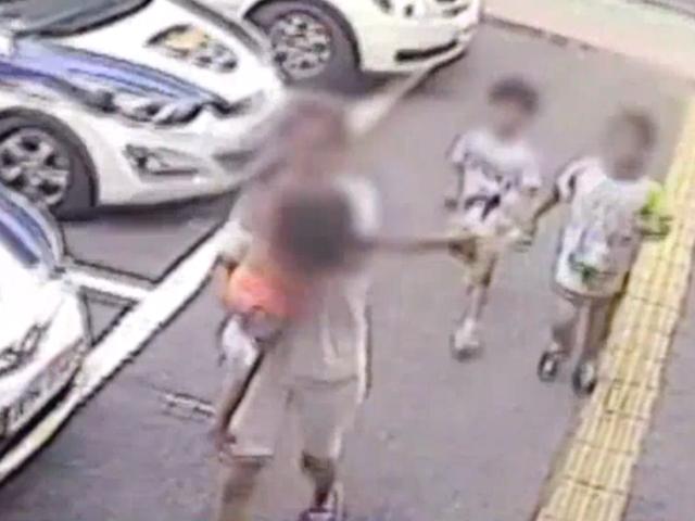의식 잃은 아이 살리려고… 꽉 막힌 퇴근길 '<strong>모세</strong>의 기적'