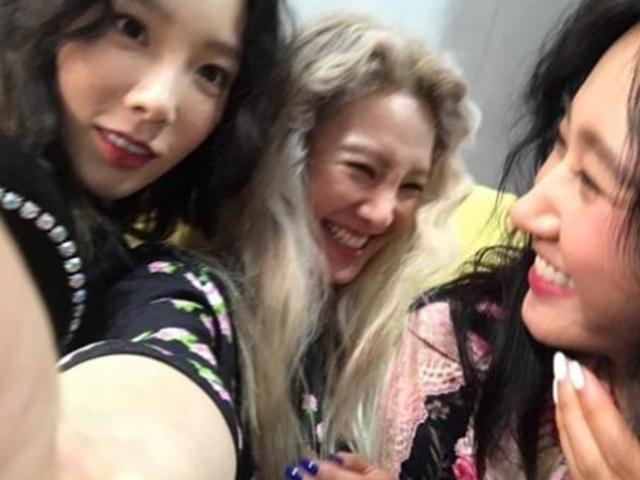 "소시 11주년 축하해" <strong>효연</strong>X태연X유리, 영원히 소녀시대